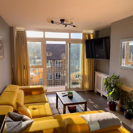 Beautiful 3-Bed Apartment At Swiss Cottage Londres Exterior foto