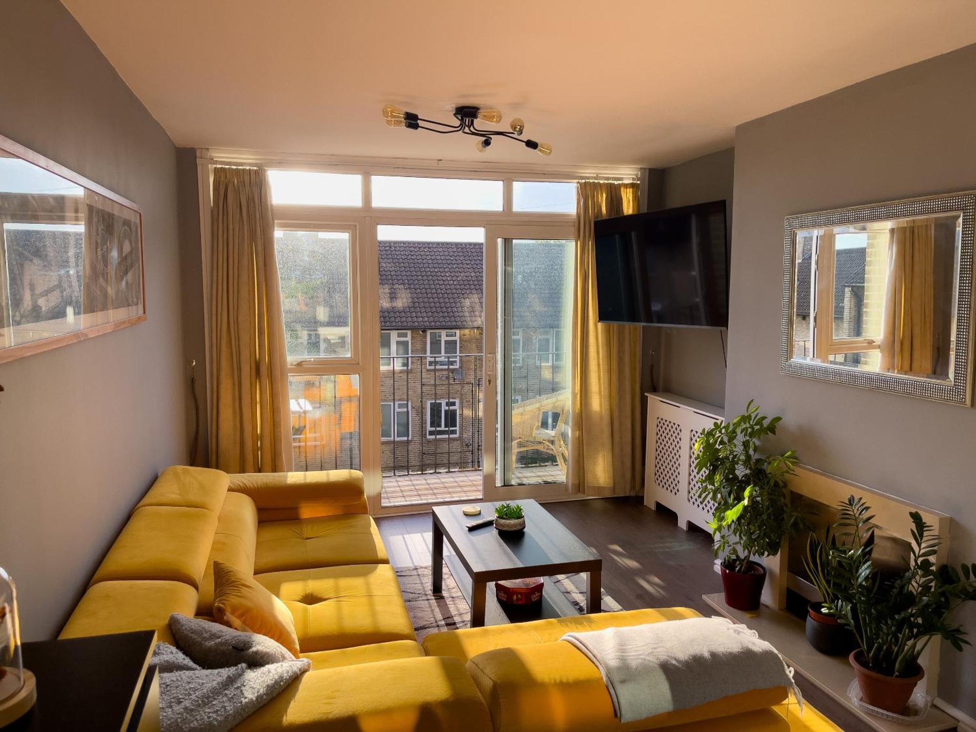 Beautiful 3-Bed Apartment At Swiss Cottage Londres Exterior foto