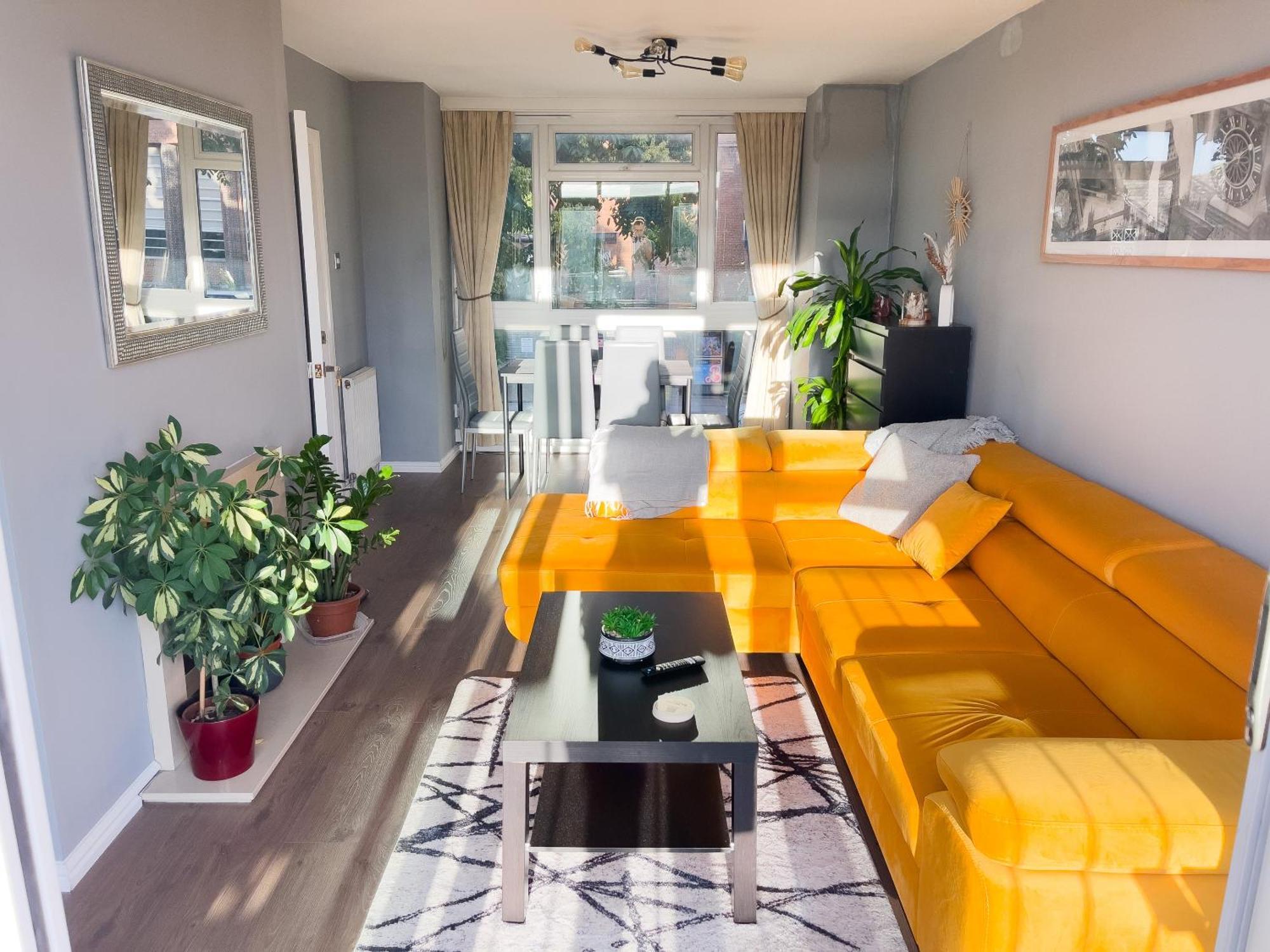 Beautiful 3-Bed Apartment At Swiss Cottage Londres Exterior foto